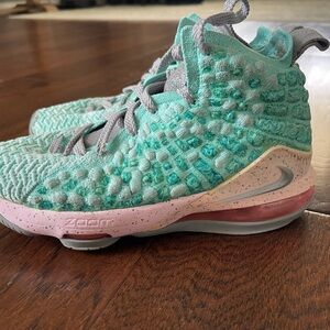 Nike LeBron BQ5594-444 Basketball Shoes